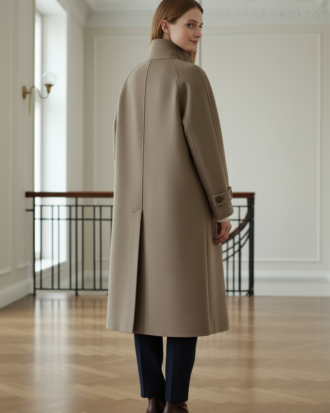 Langer Wollmantel mit Stehkragen aus Wollmischung in Taupe - Ansicht 2